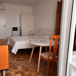 Habitacion 1 panoramica mesa mueble cama armario